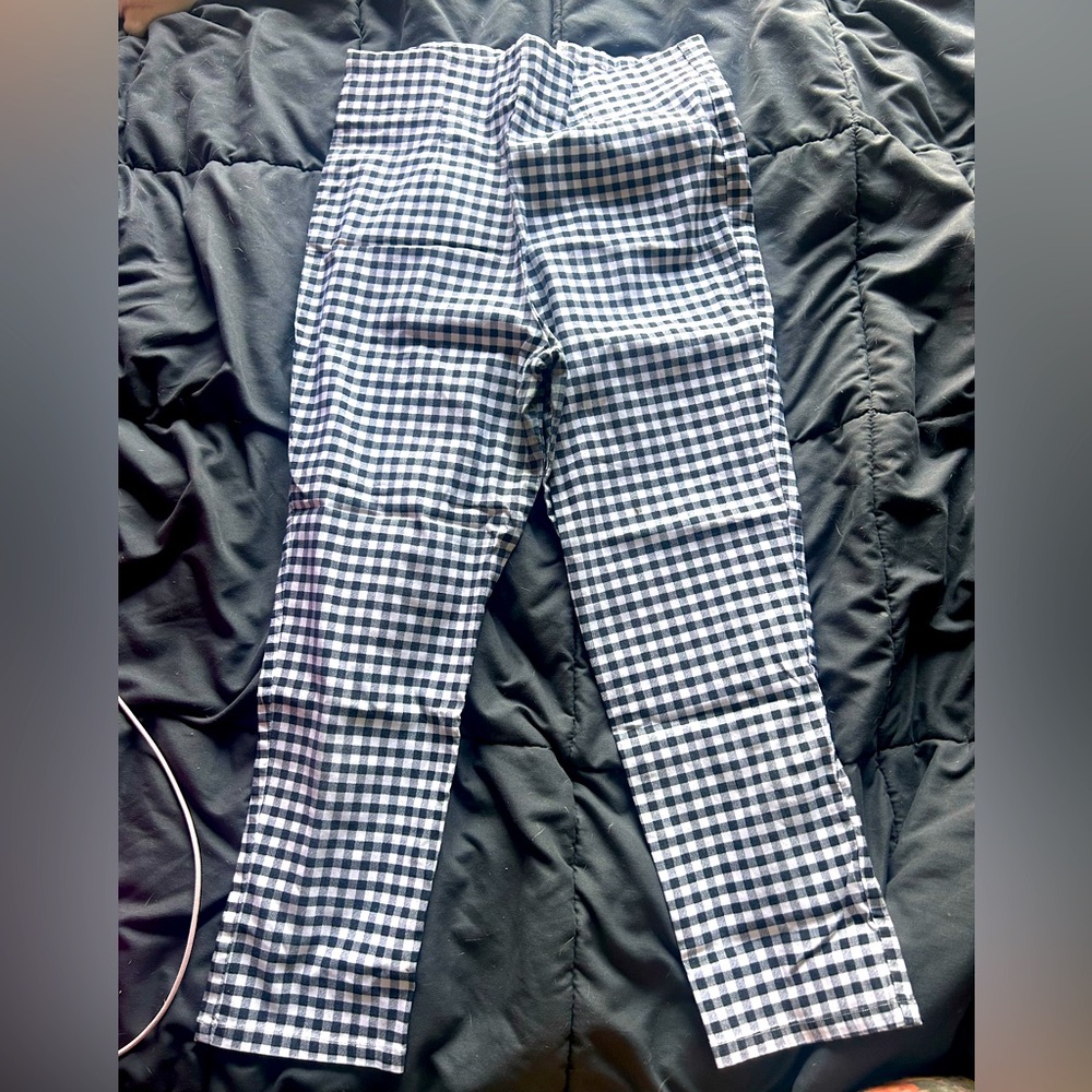 Hell Bunny woman’s retro inspired Black and White Gingham Capris